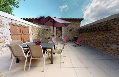 Fabrezan Apartment | Domaine Paul Huc, the Stable, upscale apartment with pool