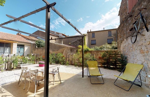 Fabrezan Apartment | Domaine Paul Huc, upscale apartment in the heart of Corbières