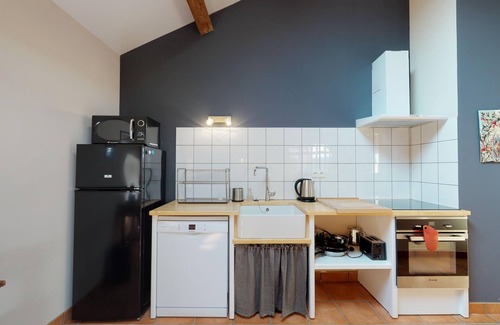 Fabrezan Apartment | Domaine Paul Huc, upscale apartment in the heart of Corbières