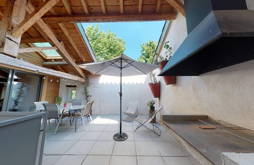 Fabrezan Apartment | Domaine Paul Huc, upscale apartment in the heart of Corbières