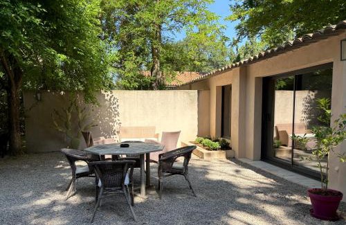 Velaux Bed & Breakfast | Domaine Shambala - gîte en Provence avec une Grande Piscine