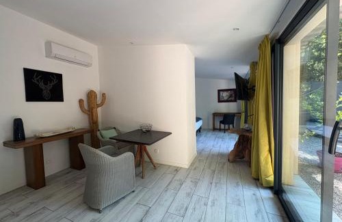 Velaux Bed & Breakfast | Domaine Shambala - gîte en Provence avec une Grande Piscine
