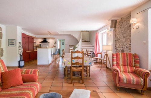 Bedarieux House | Domaine Viticole Privatisé - 22 Couchages, Piscine, Mini-ferme, Pétanque, Forêt