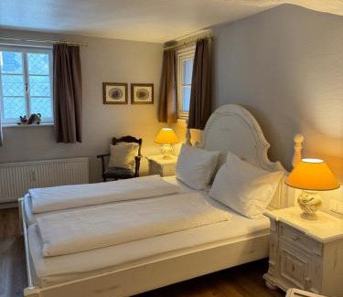 Amoneburg Hotel | Dombäcker