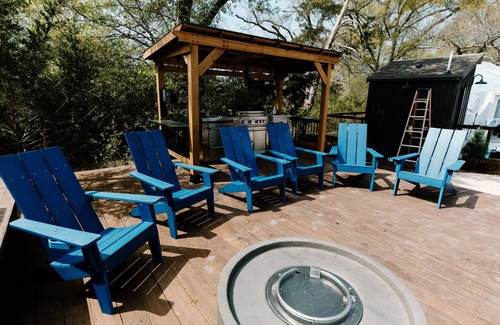 Burton House | Dome by The Beach - Sleeps 4 - Near Round Top