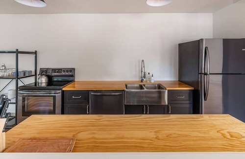 Livingston Manor Apartment | Dome House - beautifully designed with views!