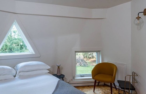 Livingston Manor Apartment | Dome House - beautifully designed with views!
