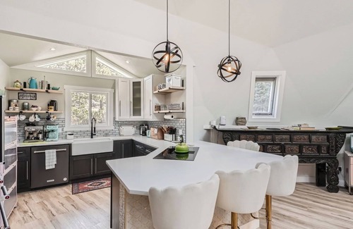 Bailey House | Dome, Tiny Home & Den | Riverside Oasis