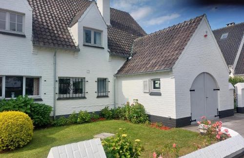 Nieuwmunster House | Domein 15 De Haan Nieuwmunster, 4-bedroom holiday house for up to 6 people, between Wenduine, 1 km, and De Haan, 2 km, 500 meters from the beach,15 min from Bruges, Ostend and Knokke, nice fenced garden