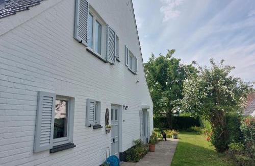 Nieuwmunster House | Domein 15 De Haan Nieuwmunster, 4-bedroom holiday house for up to 6 people, between Wenduine, 1 km, and De Haan, 2 km, 500 meters from the beach,15 min from Bruges, Ostend and Knokke, nice fenced garden
