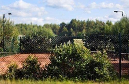 Ostrowo Cabin | Domek letniskowy z kortem tenisowym Karwia Ostrowo