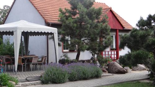 Chelmno Apartment | Domek w ogrodzie