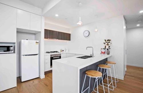 Glen Iris Apartment | Domi Rentals - Huge Malvern Rd Penthouse and View