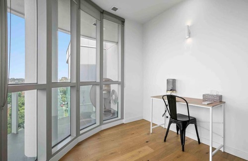 Glen Iris Apartment | Domi Rentals - Huge Malvern Rd Penthouse and View