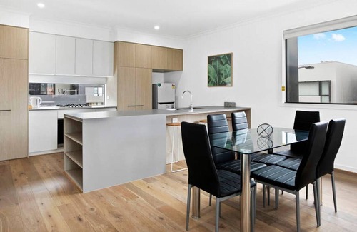 Clayton South House | Domi Rentals - The Clayton Place
