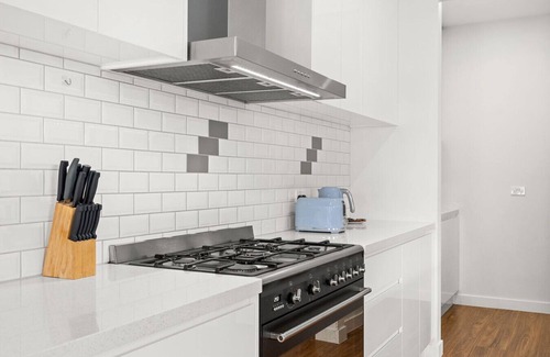 Clayton South House | Domi Rentals - The Rayhur Residence