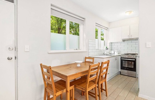 St. Kilda East Apartment | Domi Rentals - The Carlisle Apartments