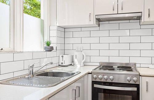 St. Kilda East Apartment | Domi Rentals - The Carlisle Apartments