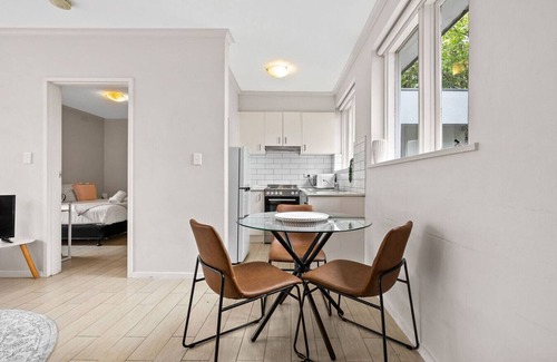 St. Kilda East Apartment | Domi Rentals - The Carlisle Apartments