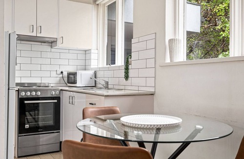 St. Kilda East Apartment | Domi Rentals - The Carlisle Apartments