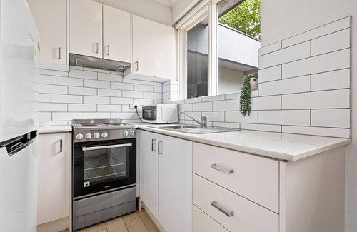 St. Kilda East Apartment | Domi Rentals - The Carlisle Apartments