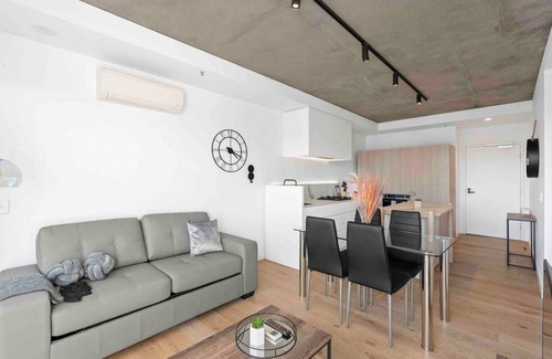 Hawthorn Apartment | Domi Rentals - The Skywalker