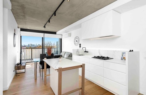 Hawthorn Apartment | Domi Rentals - The Skywalker