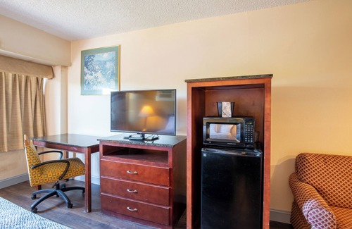 Sandston Hotel | Dominion Inn & Suites