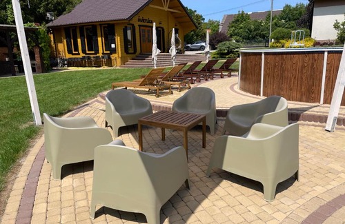 Sztutowo House | Domki i pokoje "ZIELONA PRZYSTAŃ" - baseny z podgrzewaną wodą, plac zabaw, świetlica dla dzieci, wypożyczalnia rowerów
