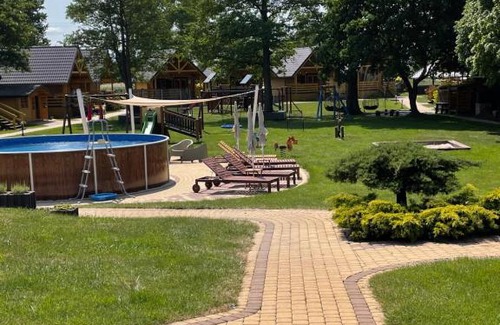 Sztutowo House | Domki i pokoje "ZIELONA PRZYSTAŃ" - baseny z podgrzewaną wodą, plac zabaw, świetlica dla dzieci, wypożyczalnia rowerów
