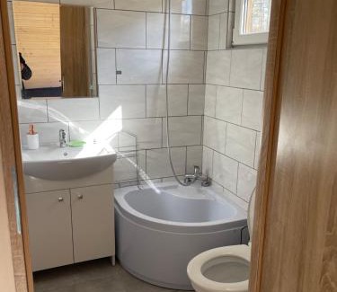 Natac Wielka House | Domki i Pole Namiotowe Pod Sosnami