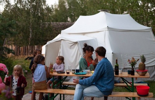 Rendswuhren RV Rental | Domo Glamping tent for 2 to 4 persons in the beautiful Viehbrook farm