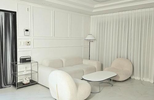Andeok House | Domostay