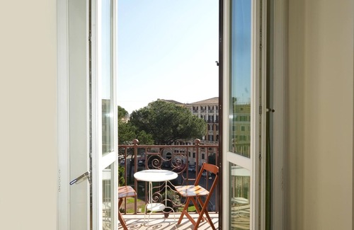 Quartiere XVII Trieste Apartment | Domus Costanza - Bright and elegant apartment in Piazza Verbano.