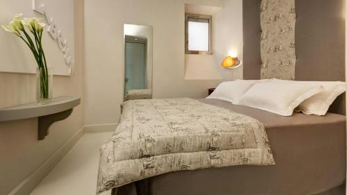 Rione V Ponte Apartment | Domus Domitia Luxury Living