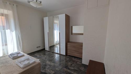 Zona LIII Tomba di Nerone Apartment | Domus Octavia San Pietro Ottavia Vatican Free Parking Wifi SmartTV