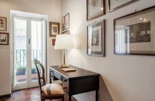 Rione VII Regola Apartment | Domus Quiritum Elite, charming downtown apartment