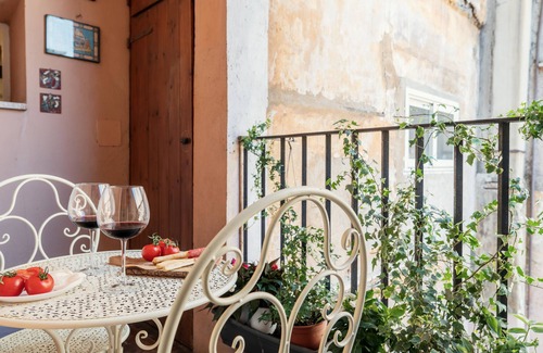 Rione VII Regola Apartment | Domus Quiritum Elite, charming downtown apartment