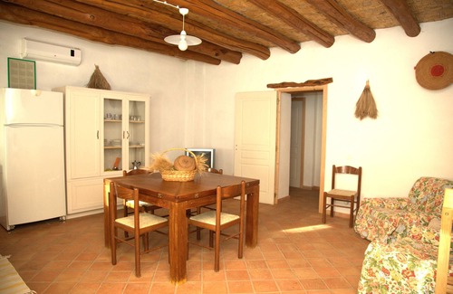 San Giovanni Suergiu House | DomusAntiga three-room apartment 10 minutes from the most beautiful beaches of the coast!Wifi