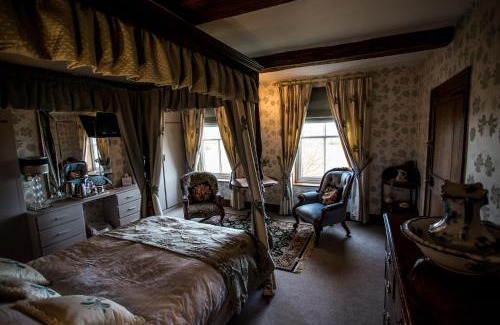 Barthomley House | Domvilles Farm self catering Courtyard Stable