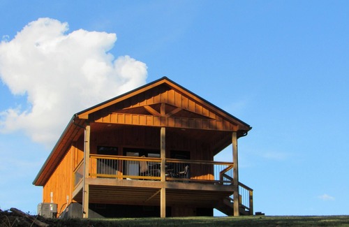Bristol Cabin | Don's Den Riverfront cabin on the South Holston River