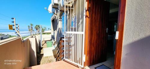 Ramsgate Beach Apartment | Don's Rest - Sleeps 7