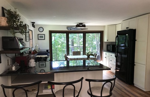 North Lake George House | Don't miss the Eclipse! Just 10 minutes from 100% totality!