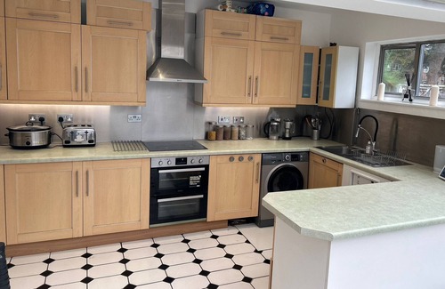 Streatham Hill House | Don't wake me up. South London. Sleeps 20+