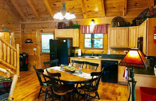 Sevierville Cabin | Don't Worry About a Thing!/Amazing View/Easy Roads/Close to Attractions