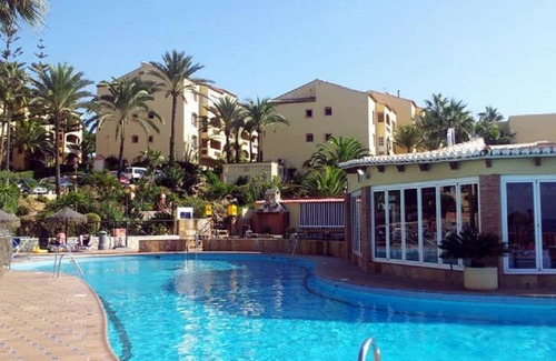 Sitio de Calahonda Apartment | DOÑA LOLA MACDONALDS RESORT, front line apartment with total sea views