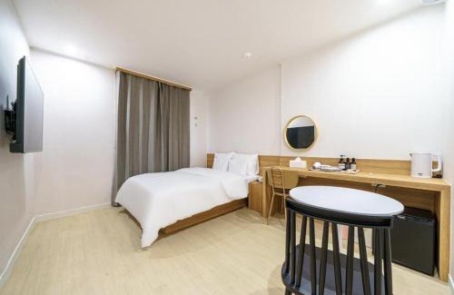 Okpo-dong Hotel | DongBaek Hotel Okpo