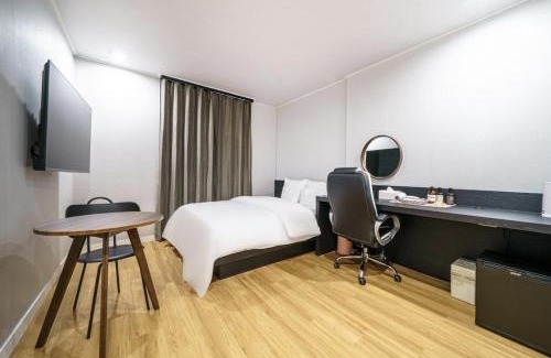 Okpo-dong Hotel | DongBaek Hotel Okpo
