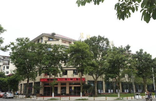 Dongpo District Hotel | dongpojiudian