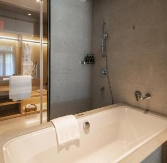 Yinzhou Hotel | Dongqian Lake Junlan Resort Hotel